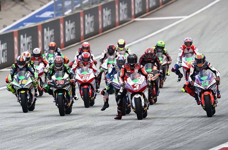 Salida de una carrera de MotoE