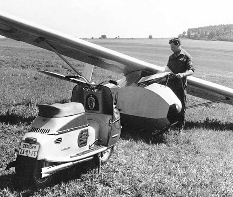 Čezeta Type 501, imagen de época, vista trasera