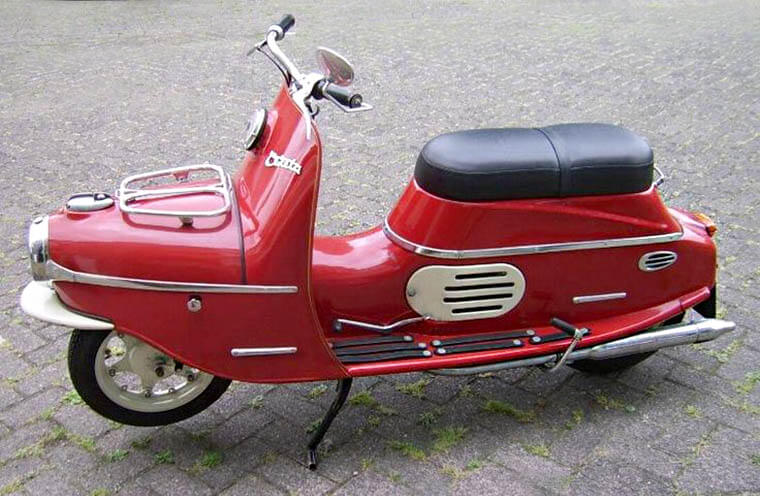 Čezeta Type 501 color rojo, vista lateral