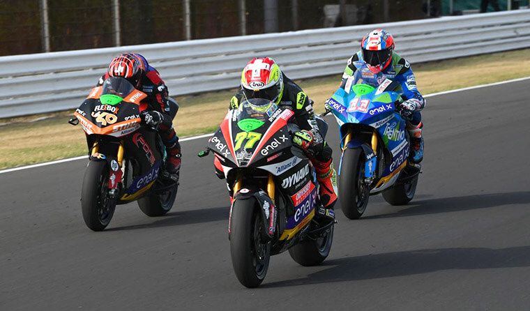 Jordi Torres, Dominique Aegerter y Matteo Ferrari corriendo en MotoE