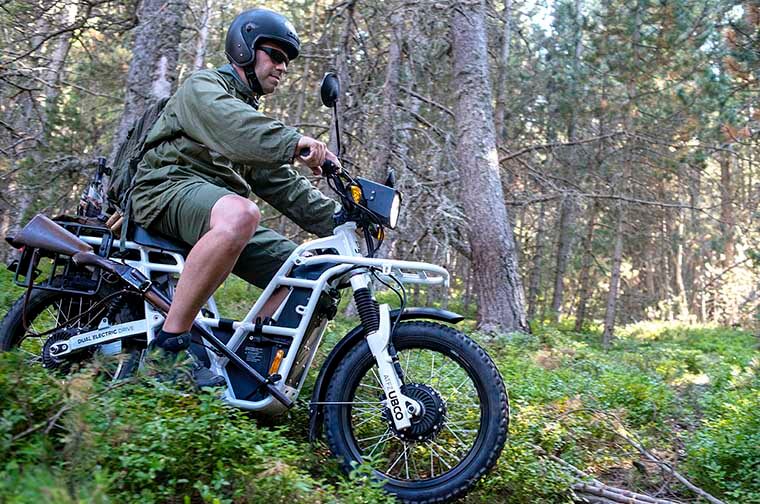 UBCO Adventure Bike en el bosque