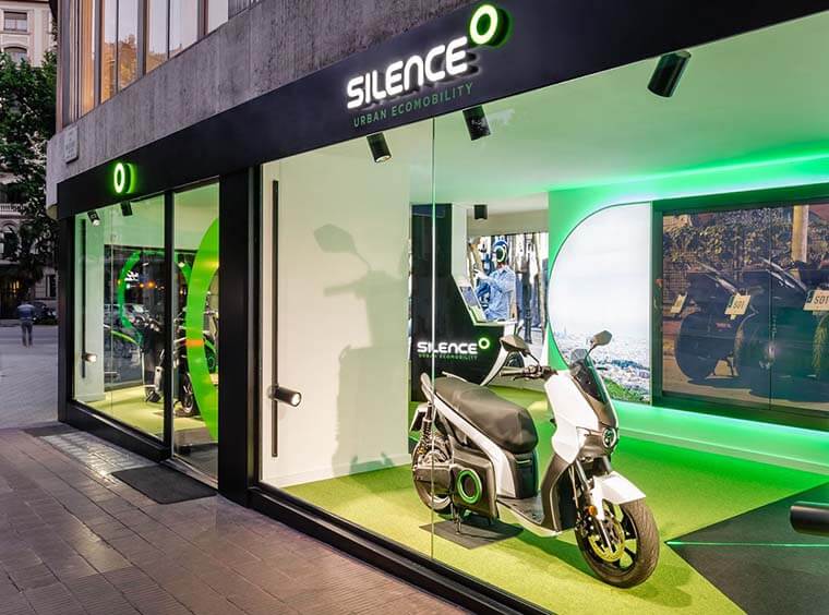 Vista exterior concesionario de motos Silence