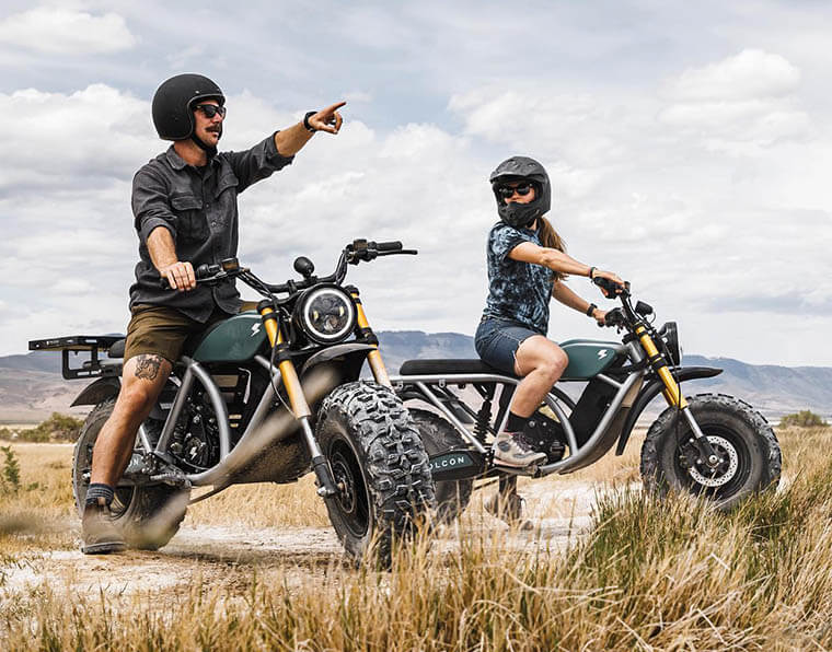Dos motos eléctricas off-road Volcon Grunt